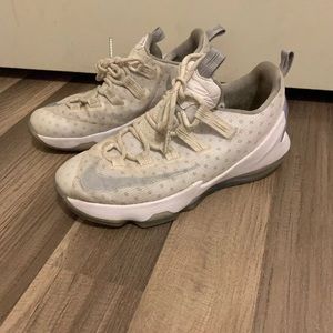 Nike Lebron XIII Low GS WhiteSilver Youth Sz 6.5